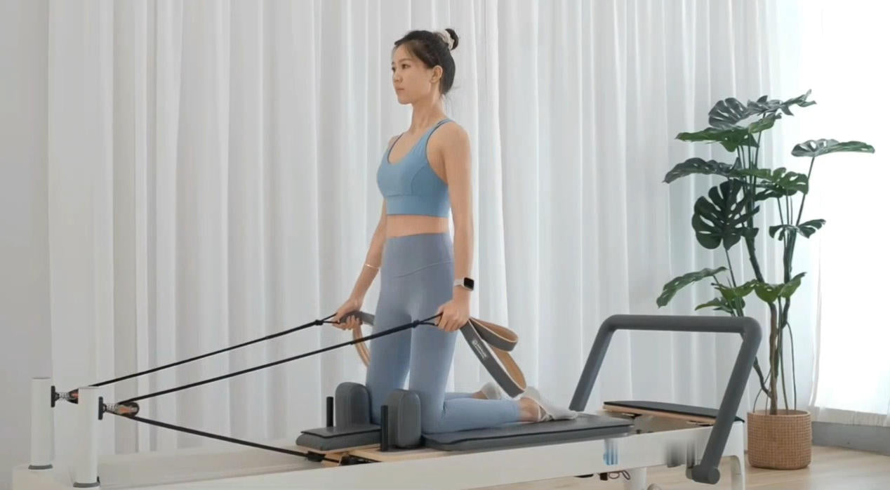 8 Professional Pilates exercises for shoulders, back and arms